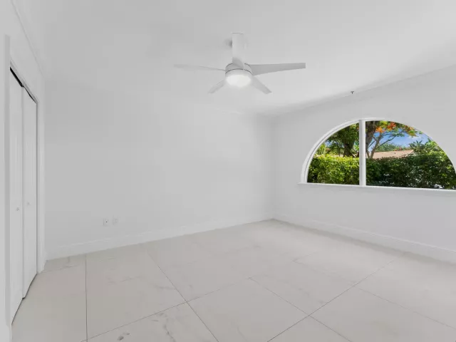 Продажа дома по адресу 456 E Boca Raton Road - фото 9034827