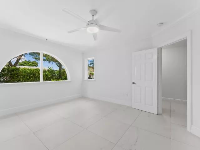 Продажа дома по адресу 456 E Boca Raton Road - фото 9034828