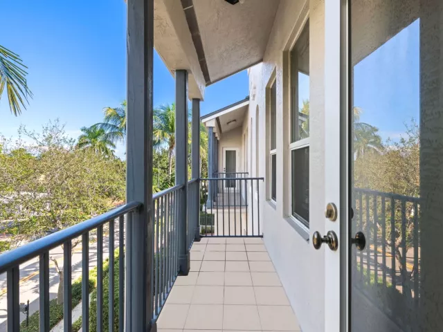 Продажа дома по адресу 456 E Boca Raton Road - фото 9034842