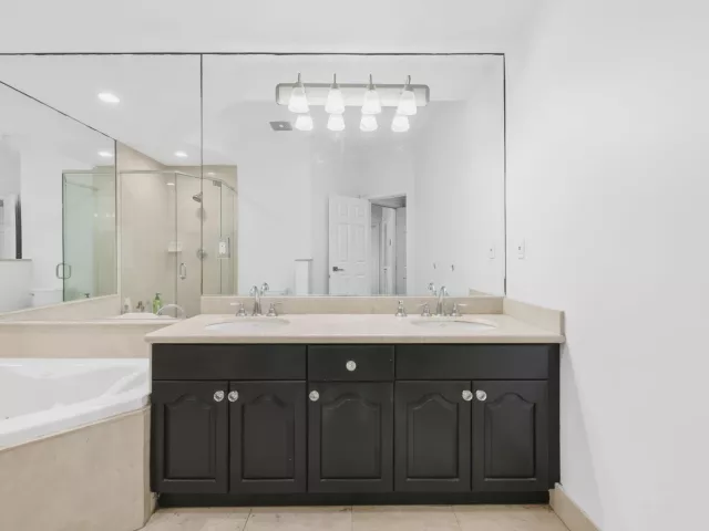 Продажа дома по адресу 456 E Boca Raton Road - фото 9034843