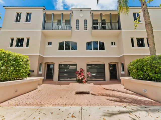 Продажа дома по адресу 456 E Boca Raton Road - фото 9034818