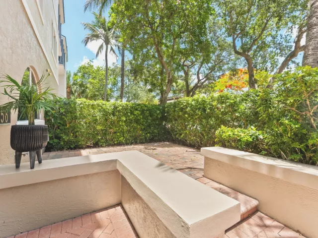 Продажа дома по адресу 456 E Boca Raton Road - фото 9034820