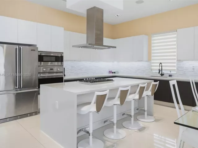 Продажа дома по адресу 7525 NW 103rd Pl - фото 7694272