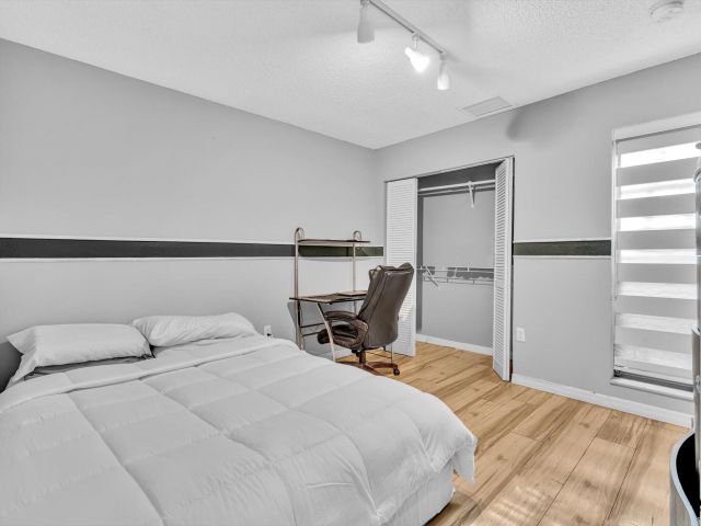 Продажа дома по адресу 20331 NE 10th Court - фото 8971812