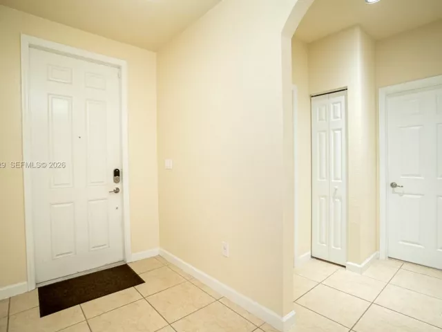 Продажа дома по адресу 2655 NE 2nd Dr - фото 7694392