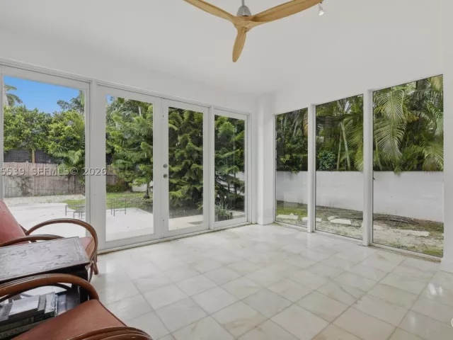 Продажа дома по адресу 2535 Sunset Dr - фото 8175389