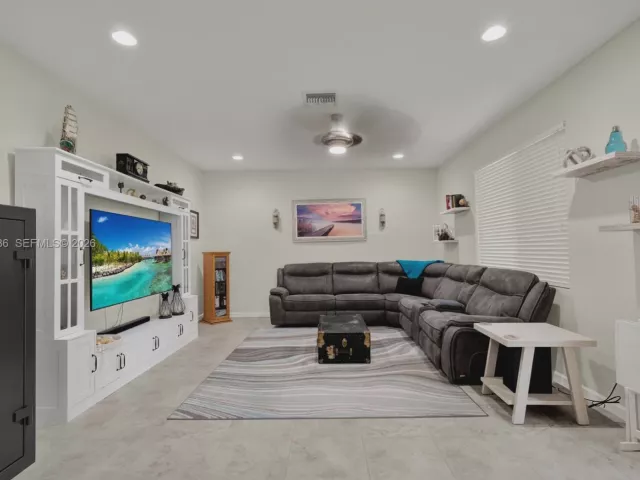 Продажа дома по адресу 1730 NW 21st St - фото 7694834