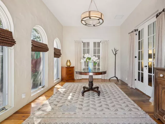 Продажа дома по адресу 704 SE 8th Street - фото 8900008