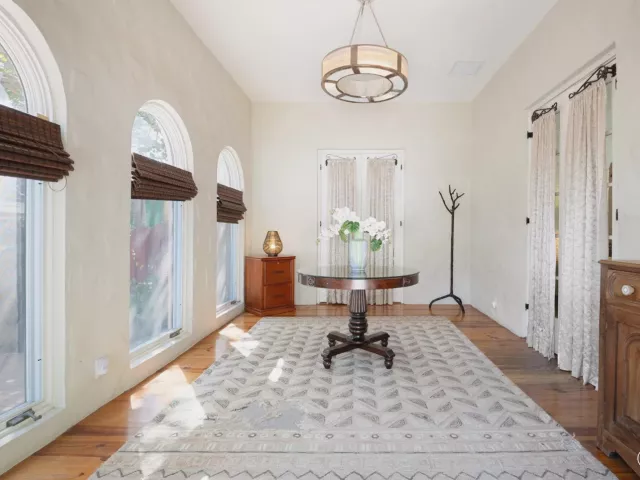Продажа дома по адресу 704 SE 8th Street - фото 8900010