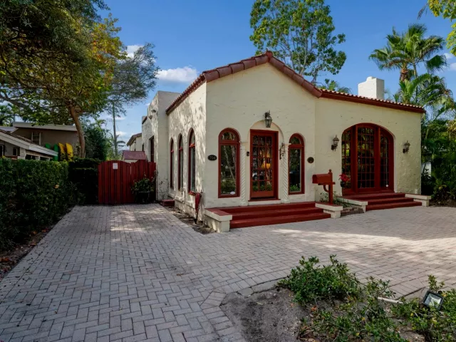 Продажа дома по адресу 704 SE 8th Street - фото 8899993