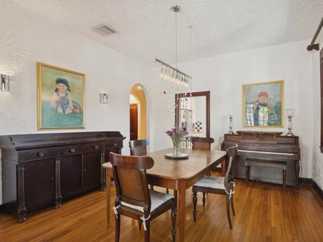 Продажа дома по адресу 704 SE 8th Street - фото 8900011