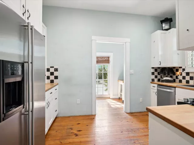 Продажа дома по адресу 704 SE 8th Street - фото 8900012
