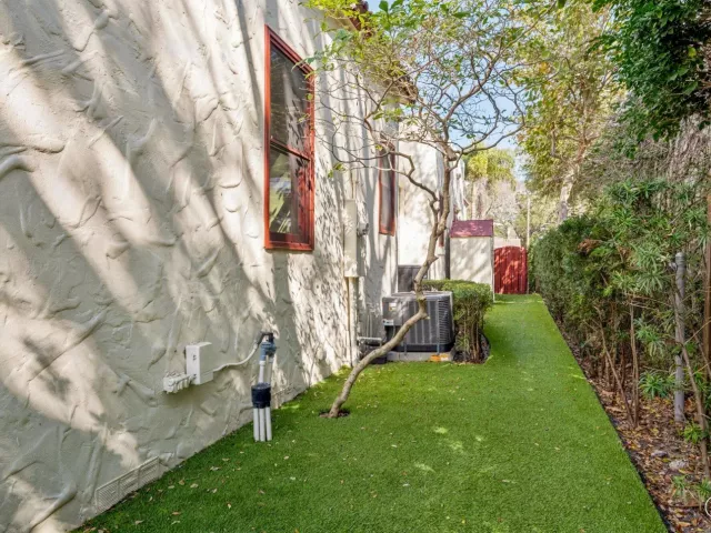 Продажа дома по адресу 704 SE 8th Street - фото 8899996