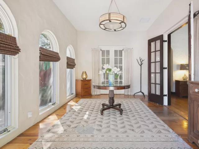 Продажа дома по адресу 704 SE 8th Street - фото 8899997