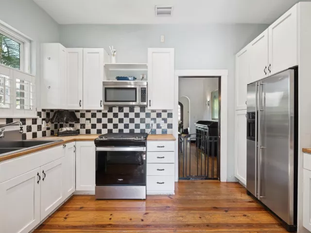 Продажа дома по адресу 704 SE 8th Street - фото 8900000
