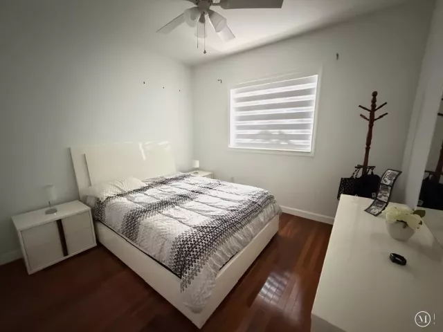 Продажа дома по адресу 1361 NE 42nd Avenue - фото 9298150