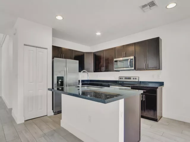 Продажа дома по адресу 4008 Sequoia Place - фото 9363117