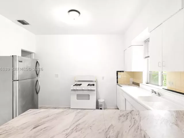 Продажа дома по адресу 1460 West Ave - фото 9315909