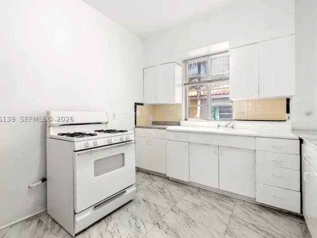 Продажа дома по адресу 1460 West Ave - фото 9315912