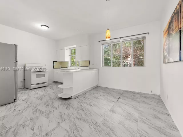 Продажа дома по адресу 1460 West Ave - фото 9315871