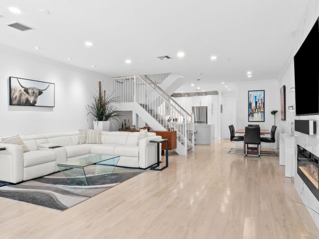 Продажа дома по адресу 1806 NE 26th Avenue - фото 8322552