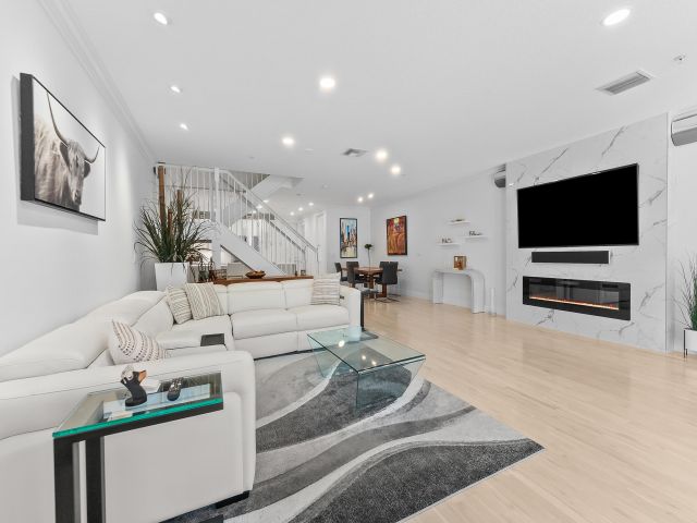 Продажа дома по адресу 1806 NE 26th Avenue - фото 8322739