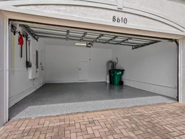Продажа дома по адресу 8610 NW 110th Ave - фото 7699456