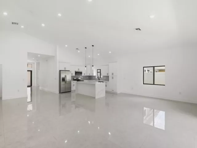 Продажа дома по адресу 4530 NW 36th Court - фото 8859625