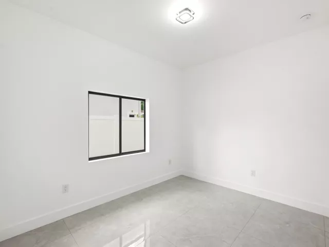 Продажа дома по адресу 4530 NW 36th Court - фото 8859631