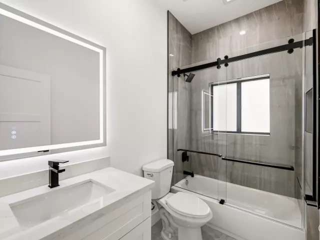 Продажа дома по адресу 4530 NW 36th Court - фото 8859633