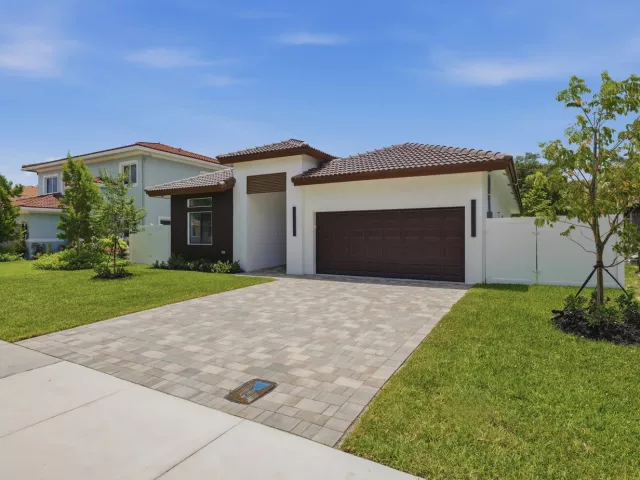 Продажа дома по адресу 4530 NW 36th Court - фото 8859615