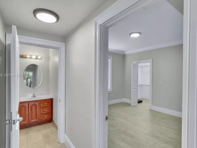 Продажа дома по адресу 1313 SW 24th Ave - фото 7700851
