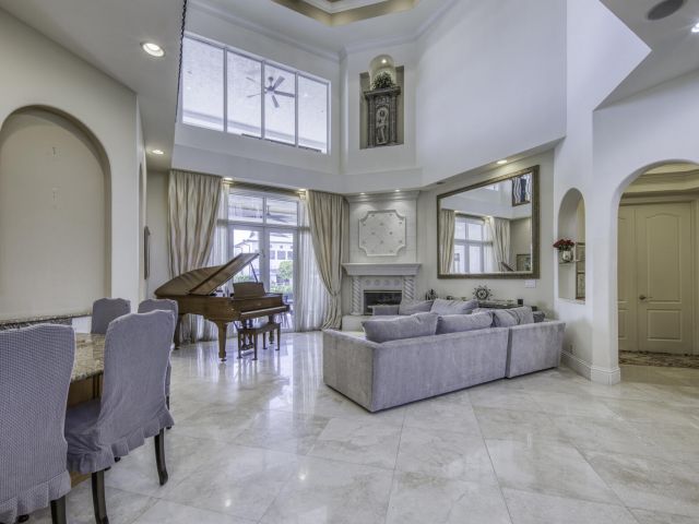 Продажа дома по адресу 945 Cypress Drive - фото 8054572