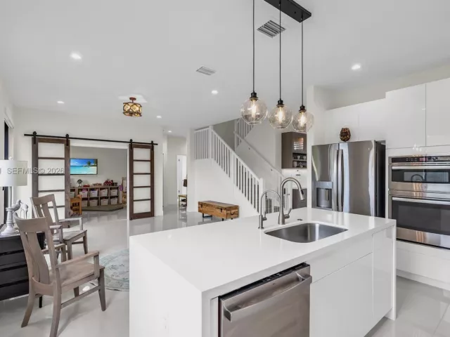 Продажа дома по адресу 14606 SW 22nd Ter - фото 7701239