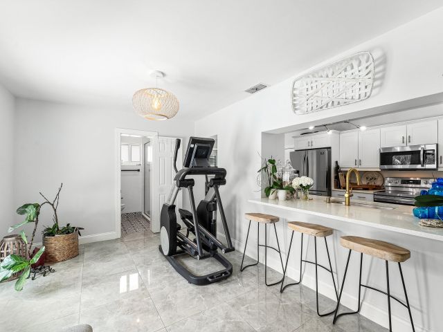 Продажа дома по адресу 581 NW 13th Drive - фото 8026558