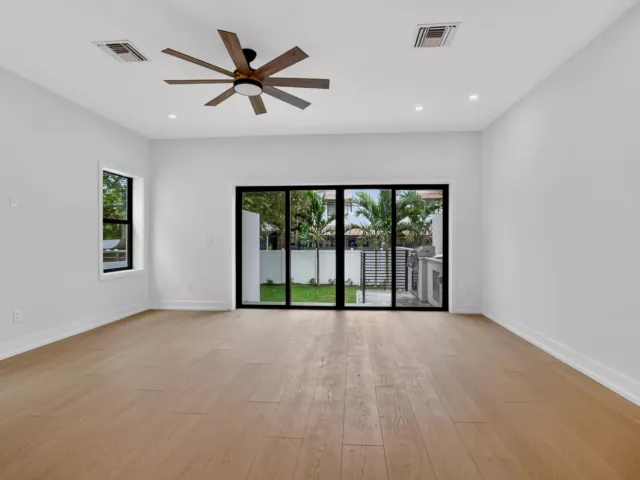 Продажа дома по адресу 509 SW 11th Street - фото 8920361