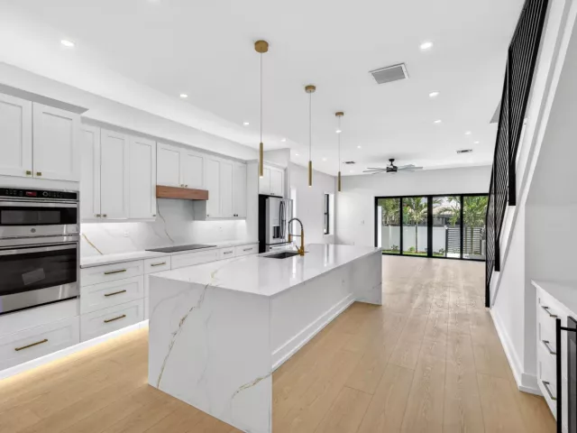Продажа дома по адресу 509 SW 11th Street - фото 8920342