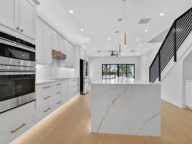 Продажа дома по адресу 509 SW 11th Street - фото 8920344