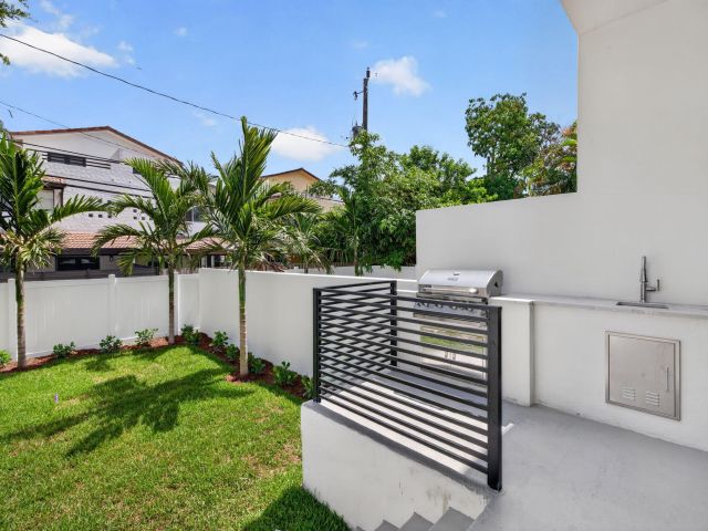 Продажа дома по адресу 509 SW 11th Street - фото 9468433