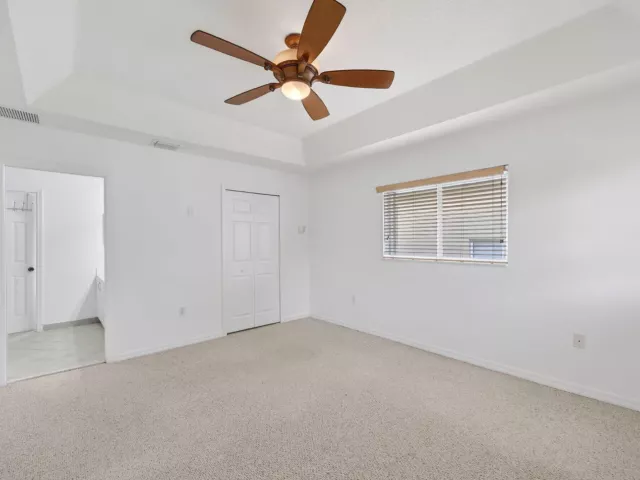 Продажа дома по адресу 1975 NE 36th Avenue - фото 9269186