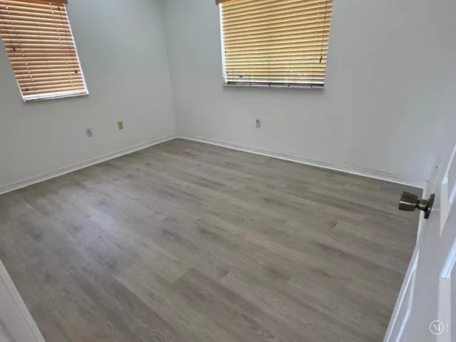 Продажа дома по адресу 1975 NE 36th Avenue - фото 9269207