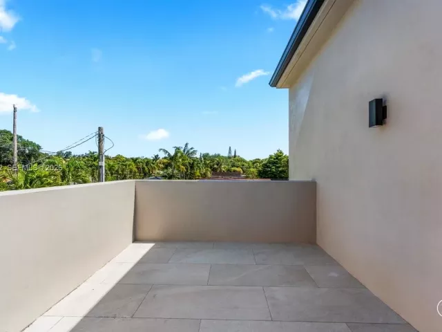 Продажа дома по адресу 2175 SW 25th St - фото 7704288