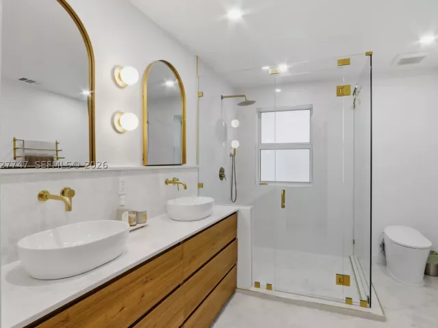 Продажа дома по адресу 1215 Madrid St - фото 9258705