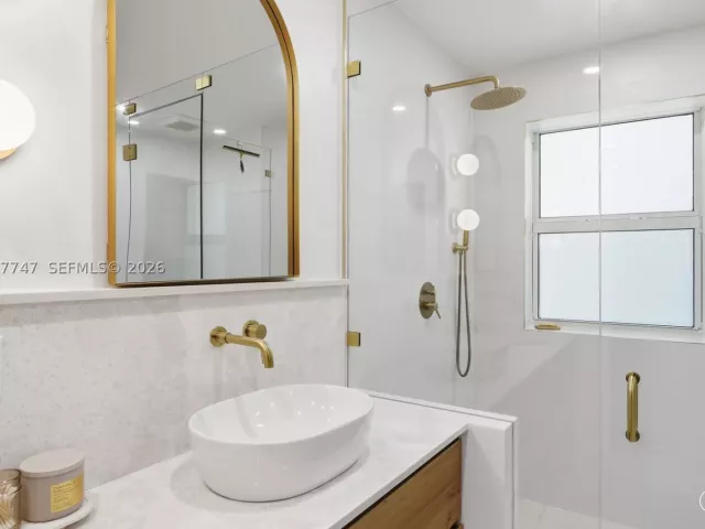 Продажа дома по адресу 1215 Madrid St - фото 9258706
