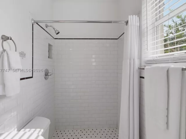 Продажа дома по адресу 1215 Madrid St - фото 9258718