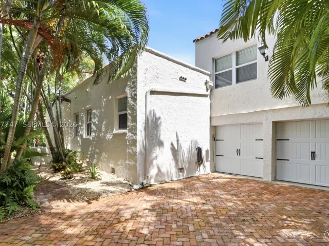 Продажа дома по адресу 1215 Madrid St - фото 9258719