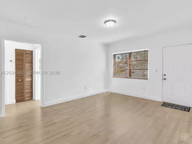 Продажа дома по адресу 1365 NE 130th St - фото 9013913