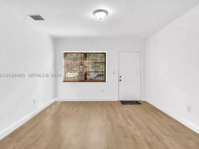 Продажа дома по адресу 1365 NE 130th St - фото 9013914