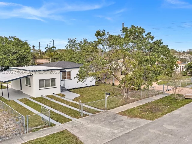 Продажа дома по адресу 1365 NE 130th St - фото 9013950