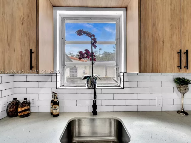 Продажа дома по адресу 1365 NE 130th St - фото 9013952